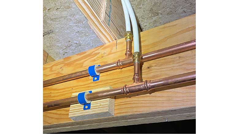 A close-up of a 3/4 x 3/4 x 1/2 tee going to 1/2" PEX-AL-PEX